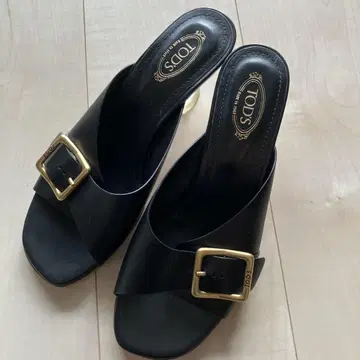 TOD'S 블랙 뮬 클리어 힐 38