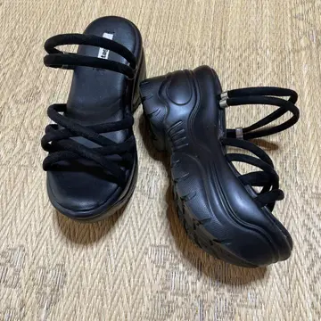 아타걸 attagirl 통굽 샌들 S 사이즈 블랙 검정 여름 신발