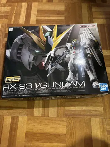 반다이 RG RX-93 V 건담