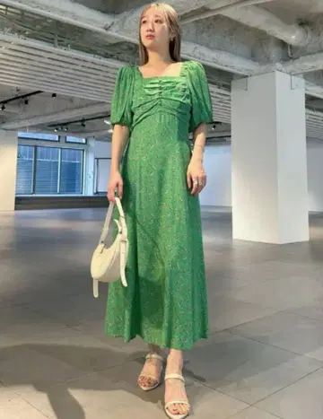 7083 [스나이델] 레이온 퍼프 프린트 원피스