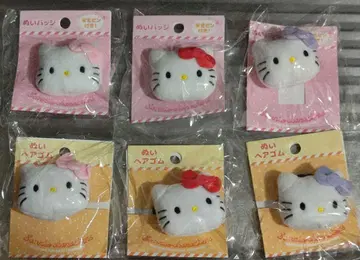 산리오 인형 헤어 밴드, 인형 배지 헬로키티