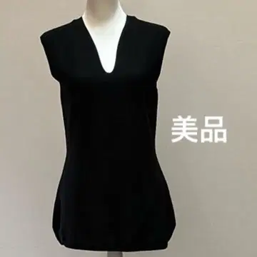 MameKurogouchi 유니클로 콜라보 블랙 V넥 3D 니트