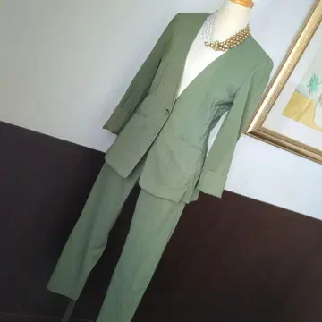 얇고 가벼운 Nissen 올리브 그린 V넥 팬츠 수트 셋업