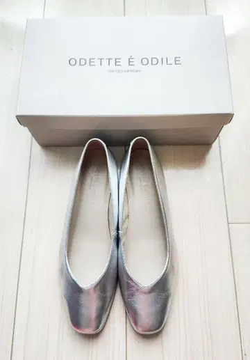 Odette e odile 오데뜨 앤 오딜 실버 펌프스 플랫