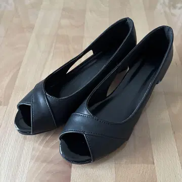 블랙 오픈토 펌프스