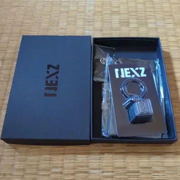 NEXZ 블랙 키링