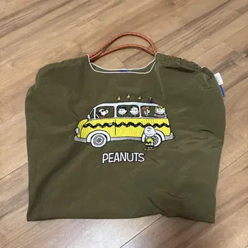 PEANUTS 자수 올리브 그린 숄더백