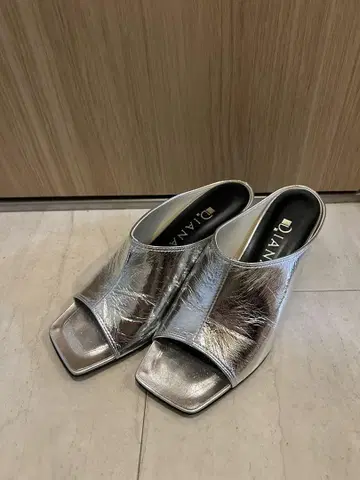 다이애나 뮬 샌들 실버