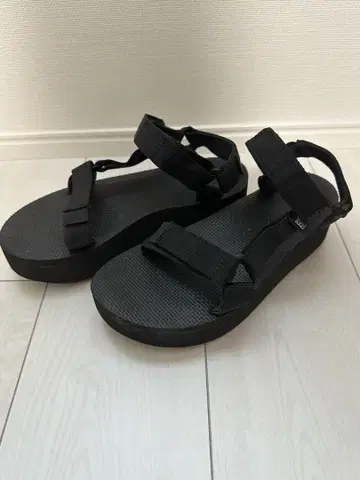 테바 플랫폼 유니버셜 여성용 샌들 스포츠 샌들 24cm 새상품