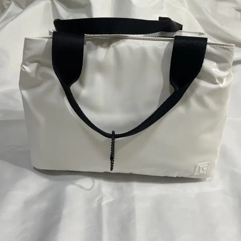 【LOW CLASSIC】PADDED MINI TOTE BAG☆24SS☆トートバッグ LOW CLASSIC】PADDED MINI TOTE BAG☆24SS☆トートバッグ (LOW
