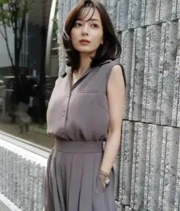 anuans 더블 새틴 오픈 카라 블라우스 그레이