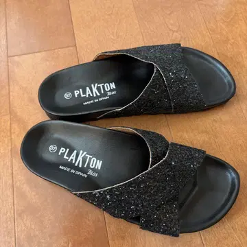 PLAKTON 블랙 라메 샌들 24cm