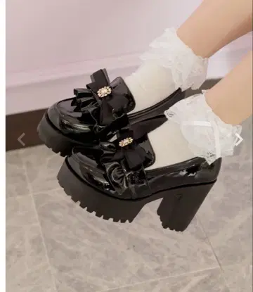 로지타(ROJITA) 블랙 에나멜 리본 로퍼