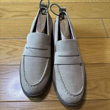 베이지 스웨이드 로퍼