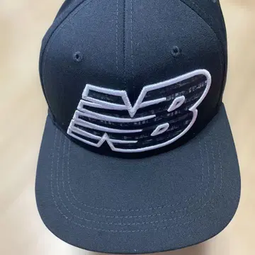 New Balance 블랙 캡 빅 로고 골프