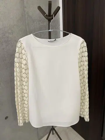 모스키노 MOSCHINO 플라워 자수 기하학 슬리브 블라우스 셔츠