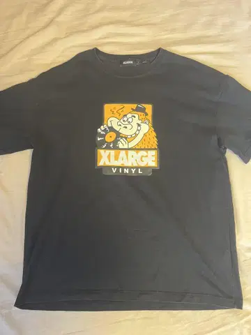 XLARGE 캐릭터 그래픽 티셔츠 블랙