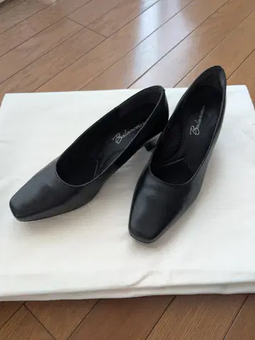 새상품급 Balencire 블랑코와르 스퀘어 힐 블랙 24.5cm