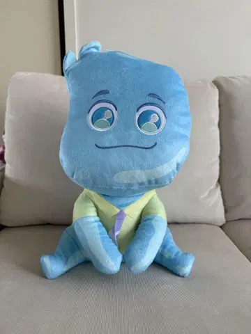 파란색 캐릭터 봉제 인형