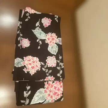 블랙 베이스에 핑크 유카타, 수국 패턴