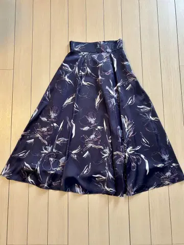 JILLSTUART 네이비 플라워 무늬 플레어 스커트