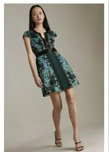 KAREN MILLEN 그린 계열 로즈 패턴 비즈 원피스 34