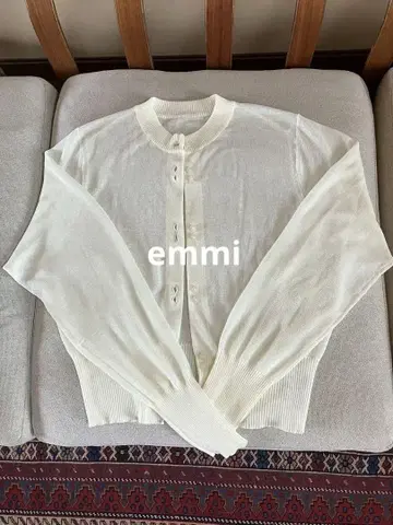 emmi 아이보리 버튼 가디건 긴팔