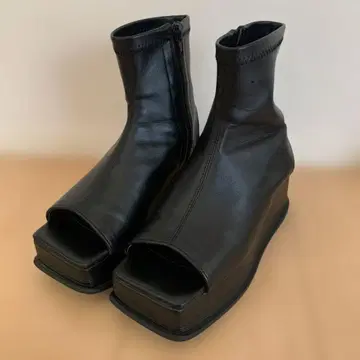 KBF 통굽 샌들 부츠