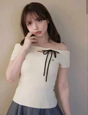 아마리 리본 톱과 아메리 아이보리