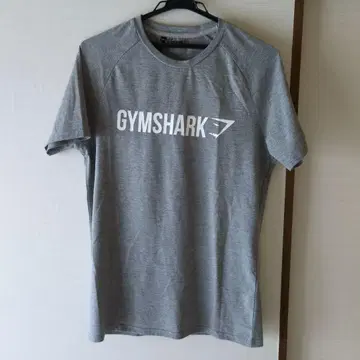 GYMSHARK 그레이 티셔츠 S 사이즈