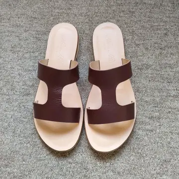띠어리 럭스 브라운 컴포트 샌들