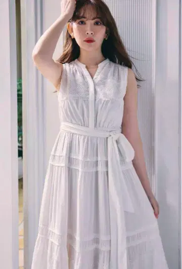 헤르립토 스칼라 레이스 트림 드레스