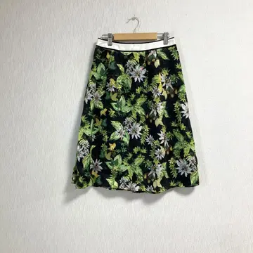 꽃무늬 플레어 스커트 무릎 기장