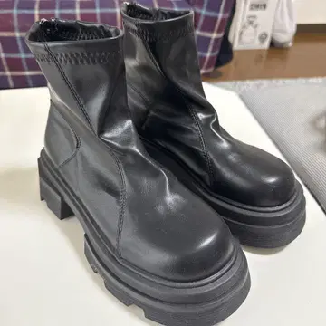 블랙 통굽 숏부츠 지퍼
