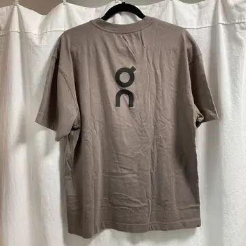 on 온 로고 티셔츠 RUN ON CLOUDS CLUB T