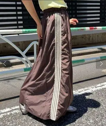 에신타 리메이크 저리 볼륨 스커트 브라운