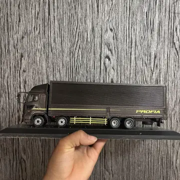 HINO PROFIA 1/32 스케일 모델
