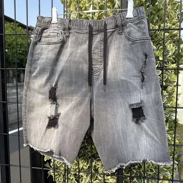 데미지 가공 그레이 숏 팬츠