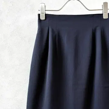 Lui Chantant 미디 스커트 타이트 백 슬릿 심플
