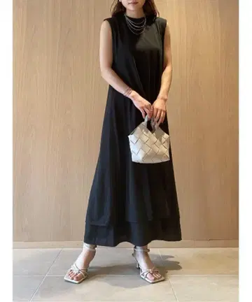 mila owen 미라 오웬 어깨 패드 슬리브리스 내로우 컷 원피스