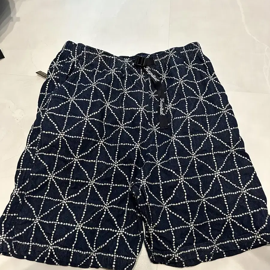 Elimeno EL Two-Tuck Heavy Bermuda Pants Black on Bunjang
