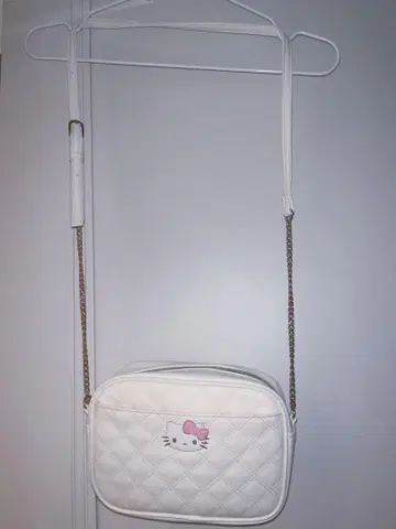 산리오 헬로키티 퀼팅 숄더백