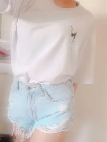 화이트 티셔츠, 숏팬츠