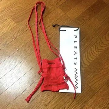 PLEATS MAMA 빨간색 숄더백