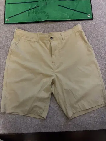 뉴에라 베이지 숏팬츠 뉴에라 골프 얇은 소재 L 사이즈