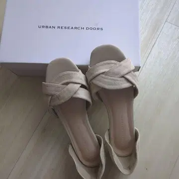 URBAN RESEARCH DOORS 베이지 샌들