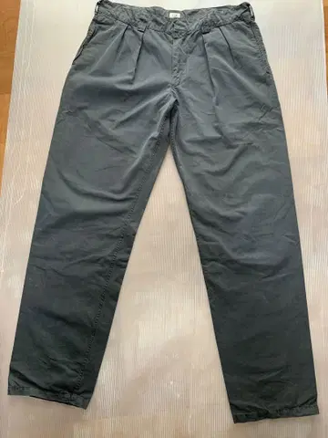 C.P. Company 그레이 치노 팬츠