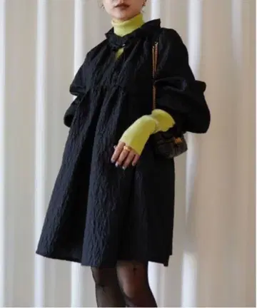 BUMPY VOLUME MINI DRESS 블랙 S 사이즈