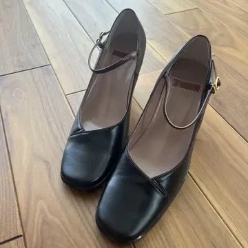 블랙 스트랩 펌프스 23cm