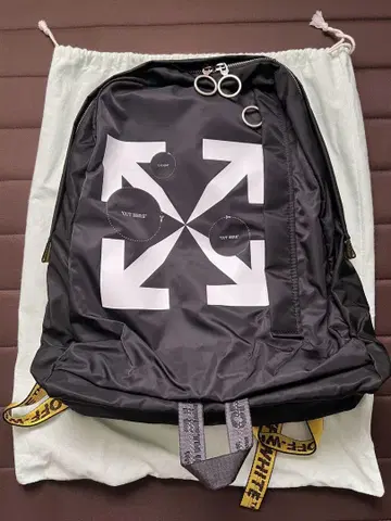 OFF-WHITE 블랙 백팩